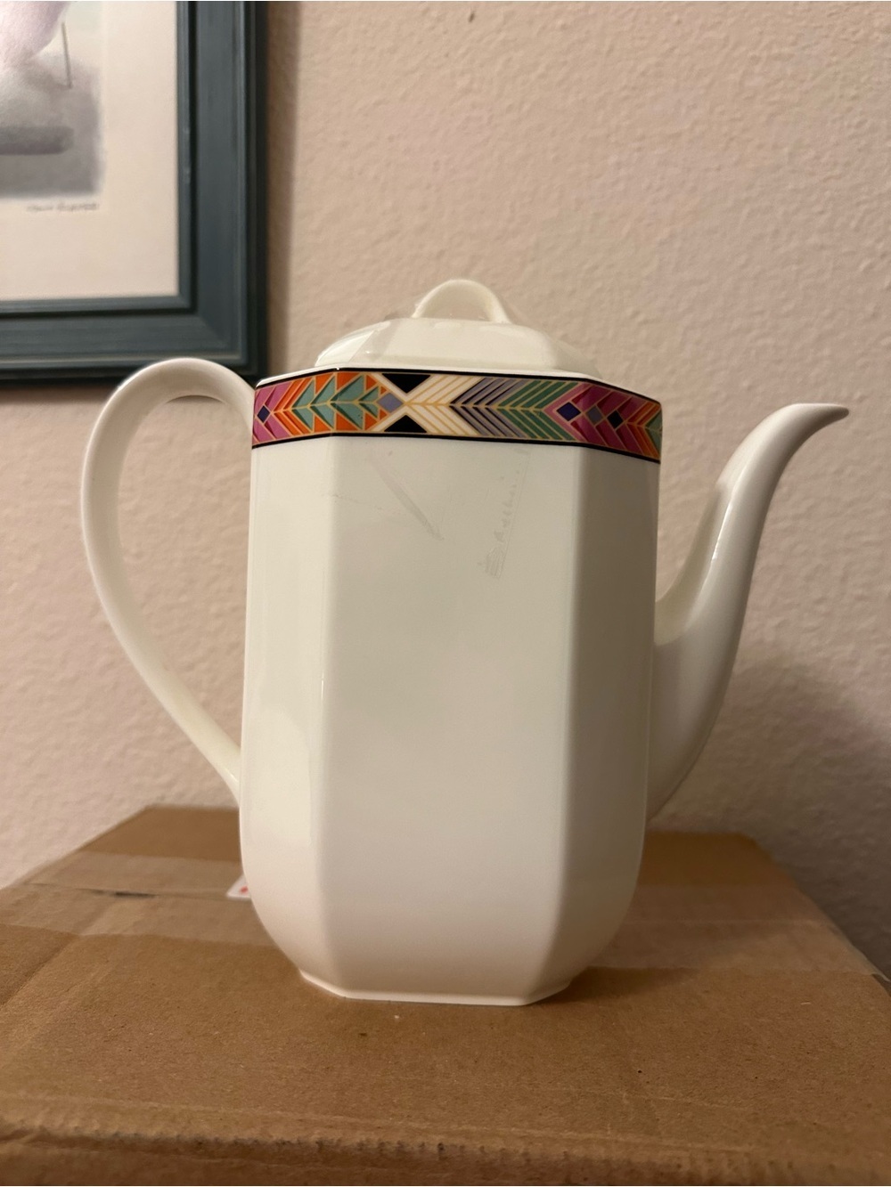 VILLEROY AND BOCH BONE CHINA CHEYENNE COFFEE POT 7 5/8"